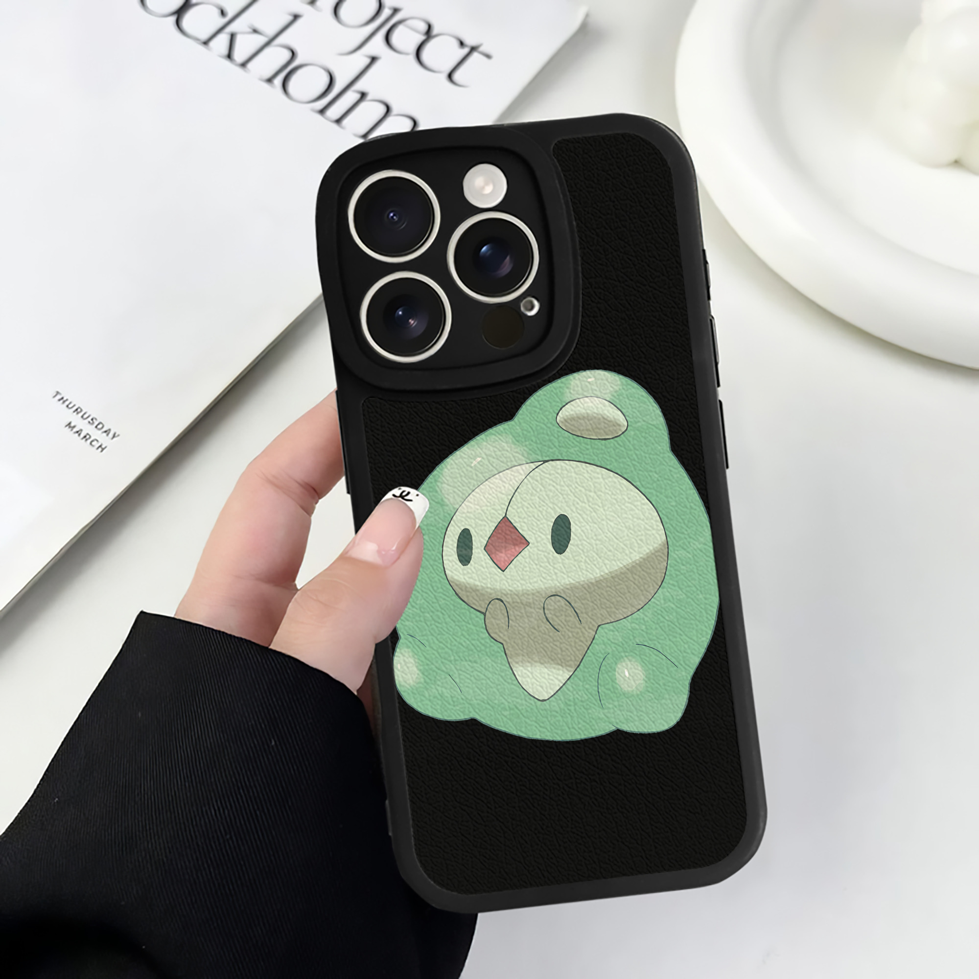 （画像用） ポケットモンスター Pokémon 【iPhone 16シリーズ対応】シリコンスマホケース（レザー調） 材質：シリコン